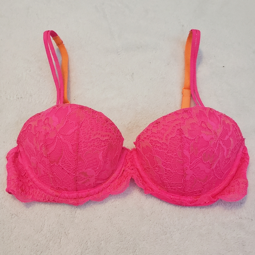 Victoria's Secret Bra 32B and Thong - Picture 2 of 5
